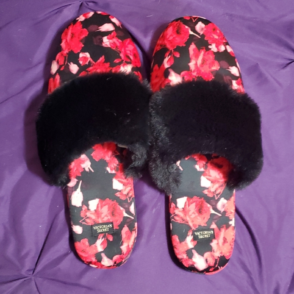 Victoria's Secret Women's Floral Slippers - Black and Red